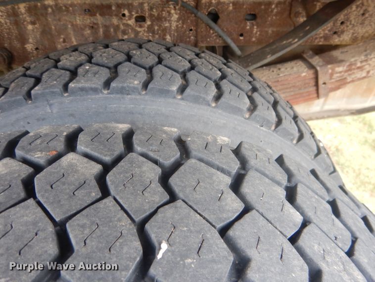 image for item FI9140 2001 Ford F450 Super Duty  Crew Cab flatbed truck