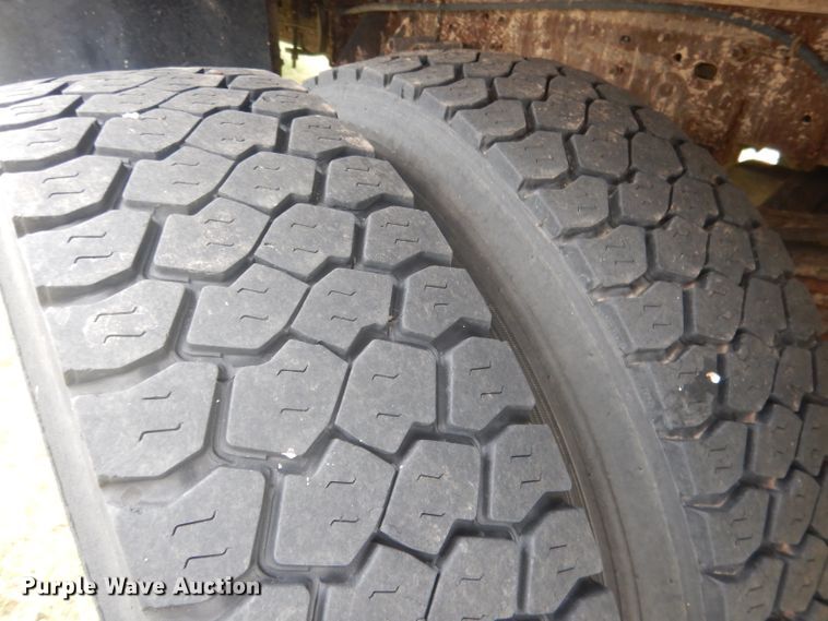 image for item FI9140 2001 Ford F450 Super Duty  Crew Cab flatbed truck