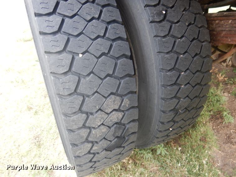 image for item FI9140 2001 Ford F450 Super Duty  Crew Cab flatbed truck