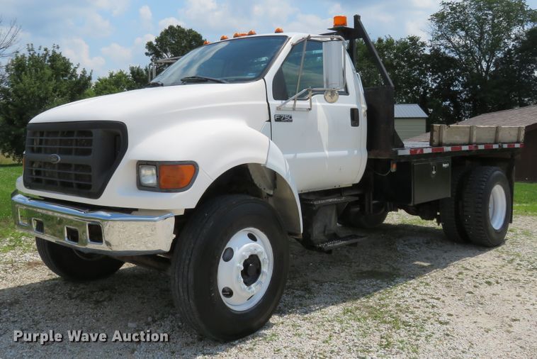 image for item FP9328 2000 Ford F750 Super Duty  flatbed truck