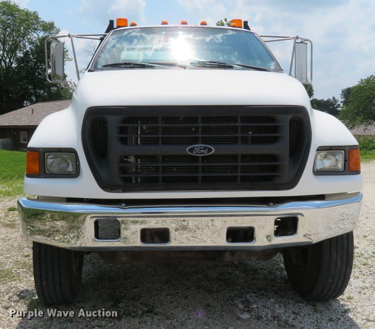image for item FP9328 2000 Ford F750 Super Duty  flatbed truck