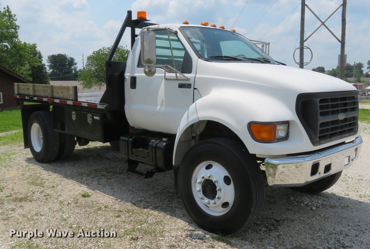 image for item FP9328 2000 Ford F750 Super Duty  flatbed truck