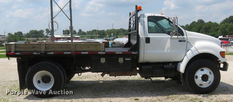 image for item FP9328 2000 Ford F750 Super Duty  flatbed truck
