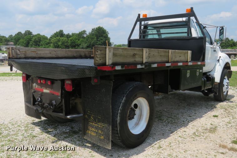 image for item FP9328 2000 Ford F750 Super Duty  flatbed truck