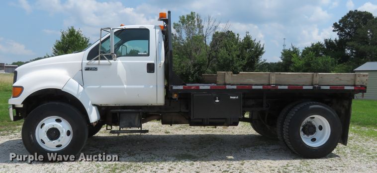 image for item FP9328 2000 Ford F750 Super Duty  flatbed truck