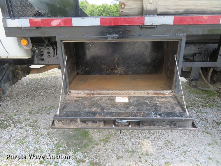 image for item FP9328 2000 Ford F750 Super Duty  flatbed truck
