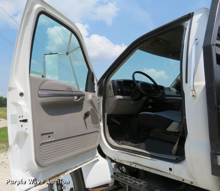 image for item FP9328 2000 Ford F750 Super Duty  flatbed truck