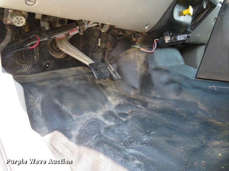 image for item FP9328 2000 Ford F750 Super Duty  flatbed truck