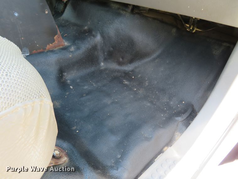 image for item FP9328 2000 Ford F750 Super Duty  flatbed truck