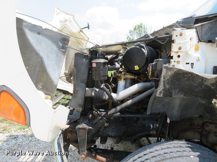 image for item FP9328 2000 Ford F750 Super Duty  flatbed truck