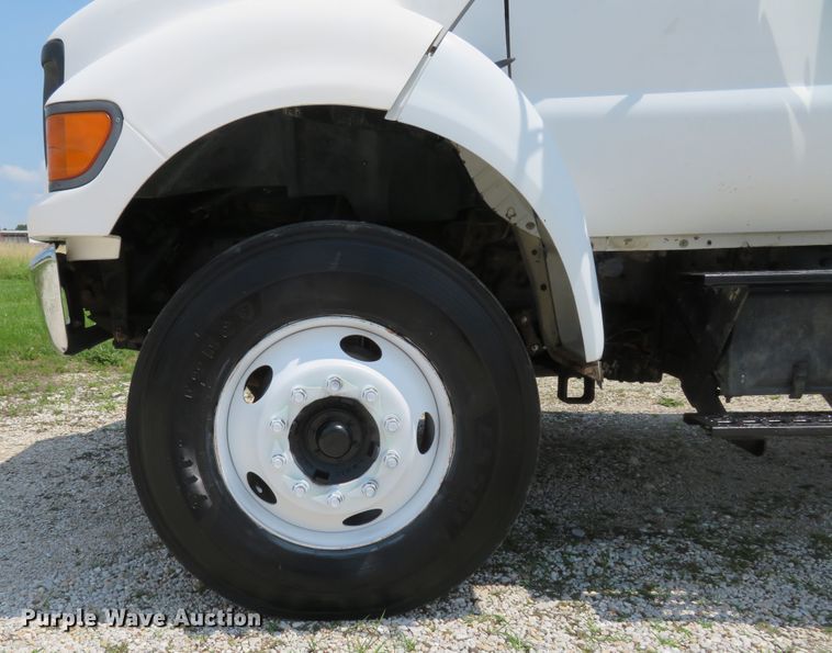 image for item FP9328 2000 Ford F750 Super Duty  flatbed truck