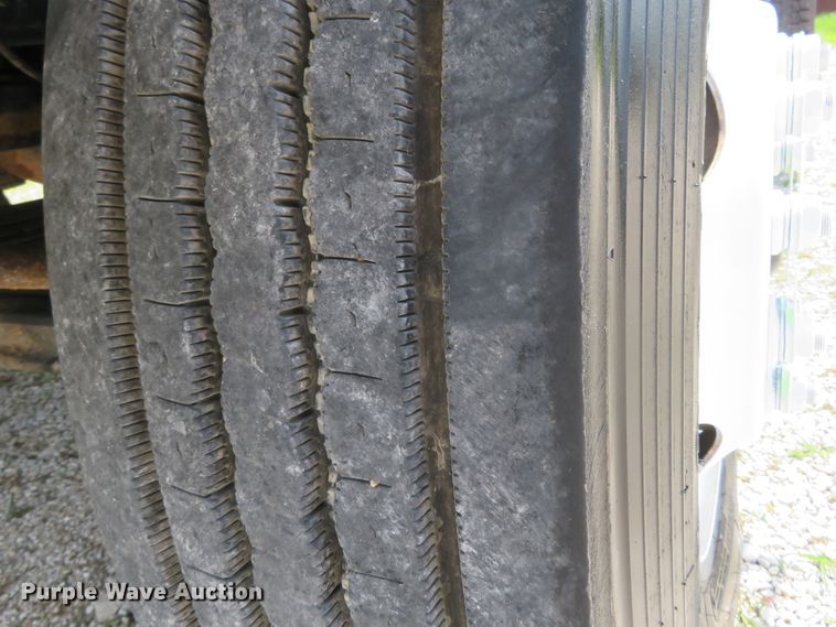 image for item FP9328 2000 Ford F750 Super Duty  flatbed truck