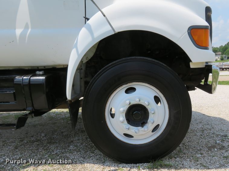 image for item FP9328 2000 Ford F750 Super Duty  flatbed truck