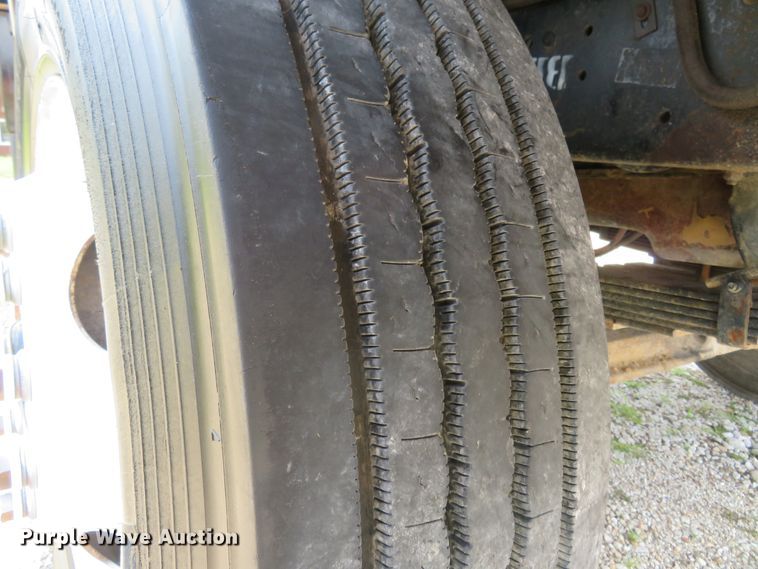 image for item FP9328 2000 Ford F750 Super Duty  flatbed truck