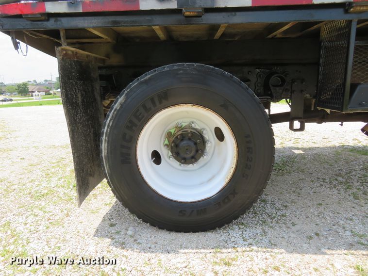 image for item FP9328 2000 Ford F750 Super Duty  flatbed truck