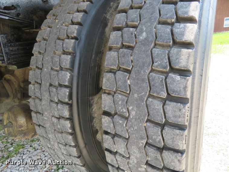 image for item FP9328 2000 Ford F750 Super Duty  flatbed truck