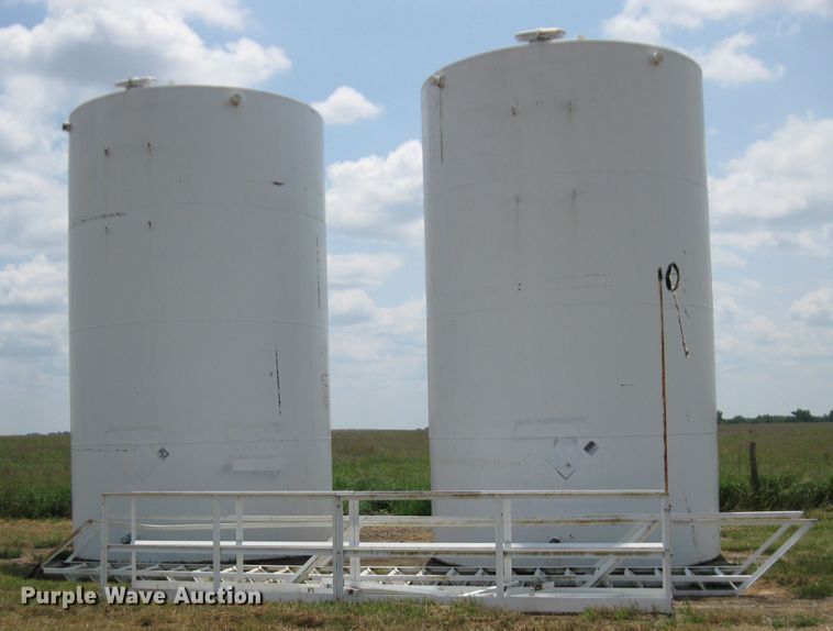image for item GQ9705 (2) R&R oil tanks