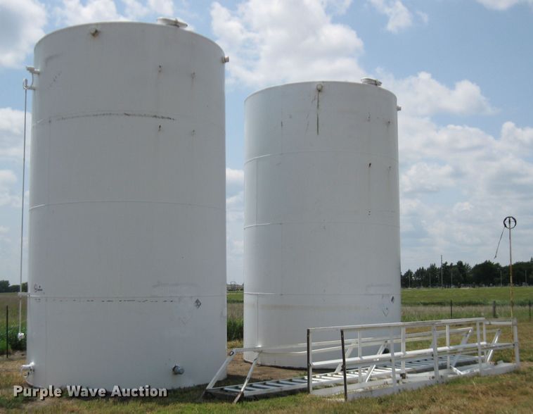 image for item GQ9705 (2) R&R oil tanks