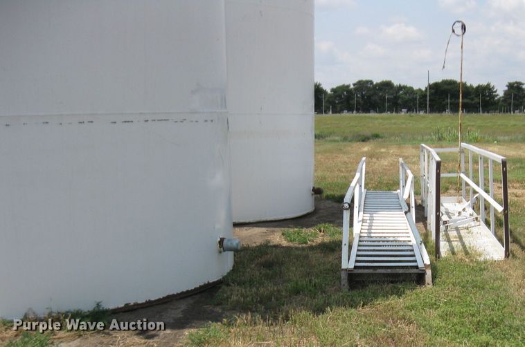 image for item GQ9705 (2) R&R oil tanks