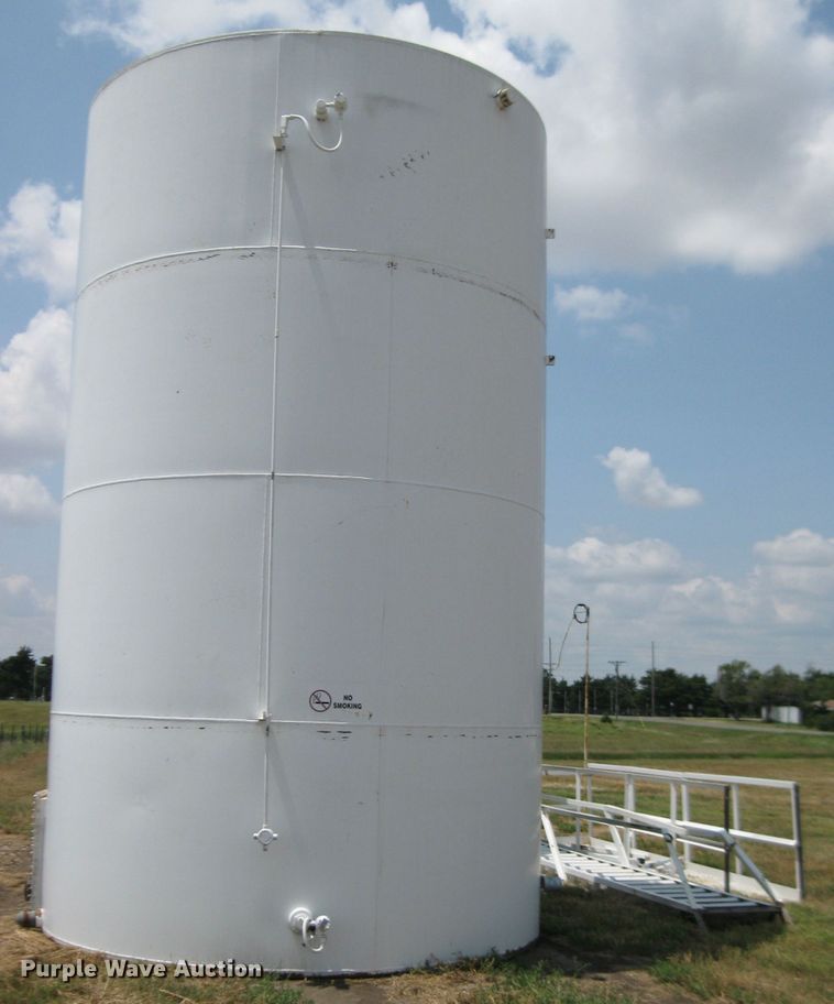 image for item GQ9705 (2) R&R oil tanks