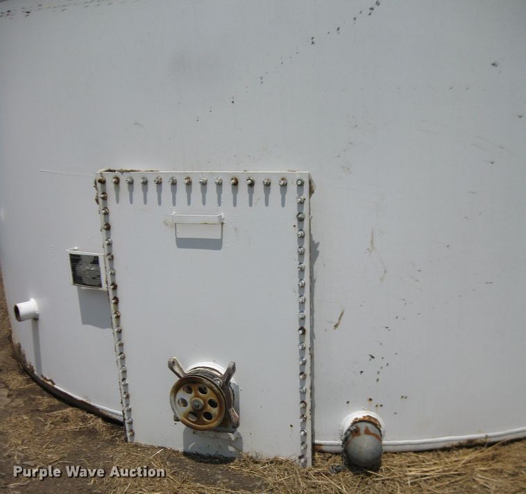 image for item GQ9705 (2) R&R oil tanks