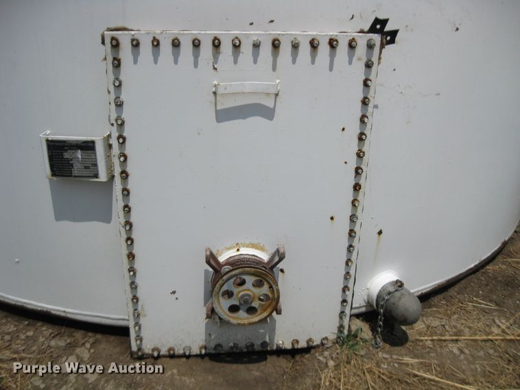 image for item GQ9705 (2) R&R oil tanks