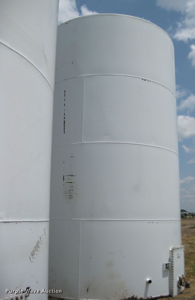 image for item GQ9705 (2) R&R oil tanks