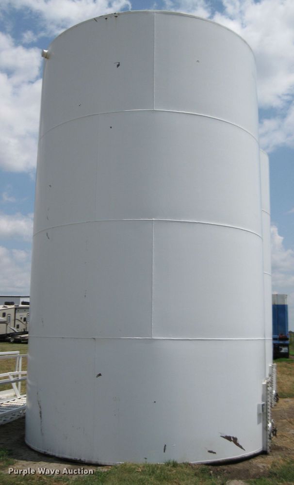 image for item GQ9705 (2) R&R oil tanks