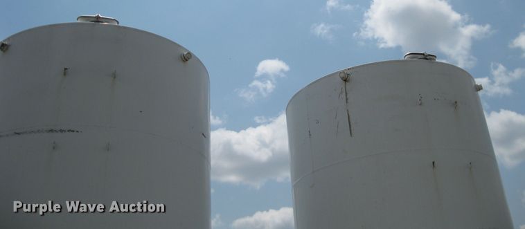 image for item GQ9705 (2) R&R oil tanks