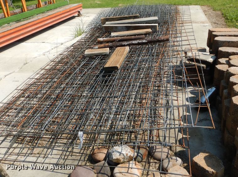 image for item HP9534 Approximately 15 hog panels