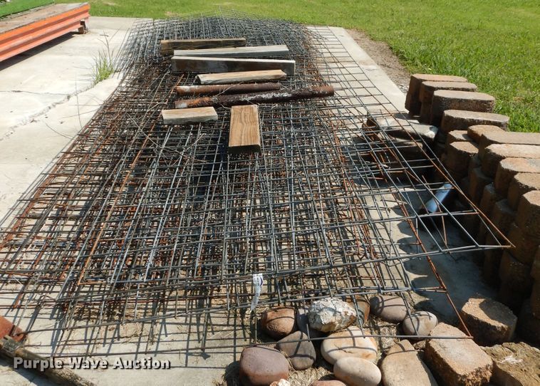 image for item HP9534 Approximately 15 hog panels