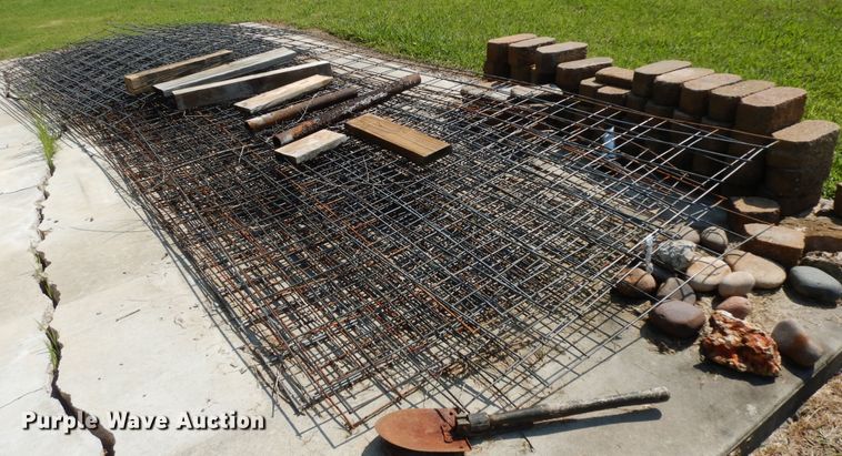 image for item HP9534 Approximately 15 hog panels