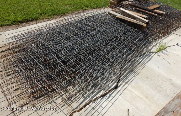 image for item HP9534 Approximately 15 hog panels