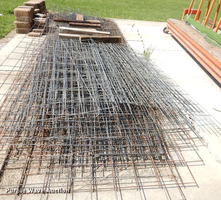 image for item HP9534 Approximately 15 hog panels