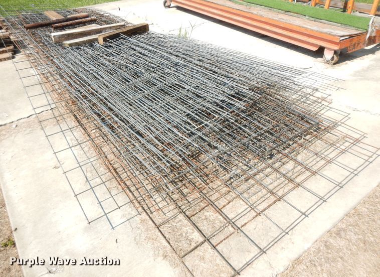 image for item HP9534 Approximately 15 hog panels