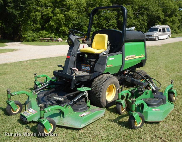 image for item HP9642 1999 John Deere 1600  commercial turf mower