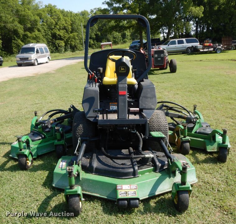 image for item HP9642 1999 John Deere 1600  commercial turf mower