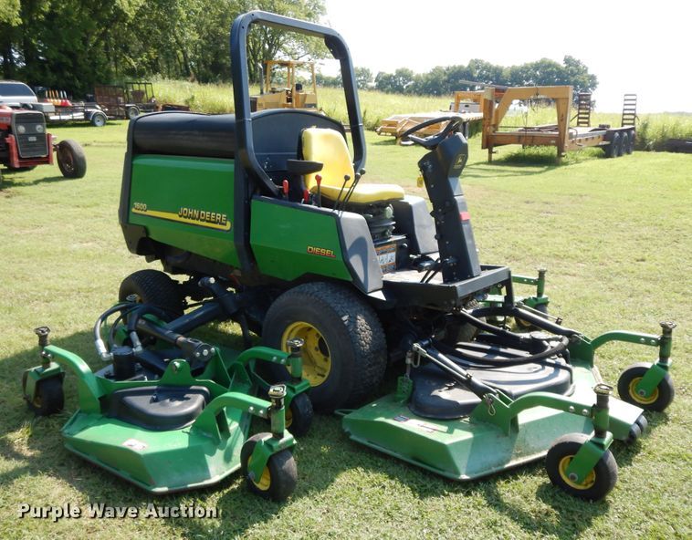 image for item HP9642 1999 John Deere 1600  commercial turf mower