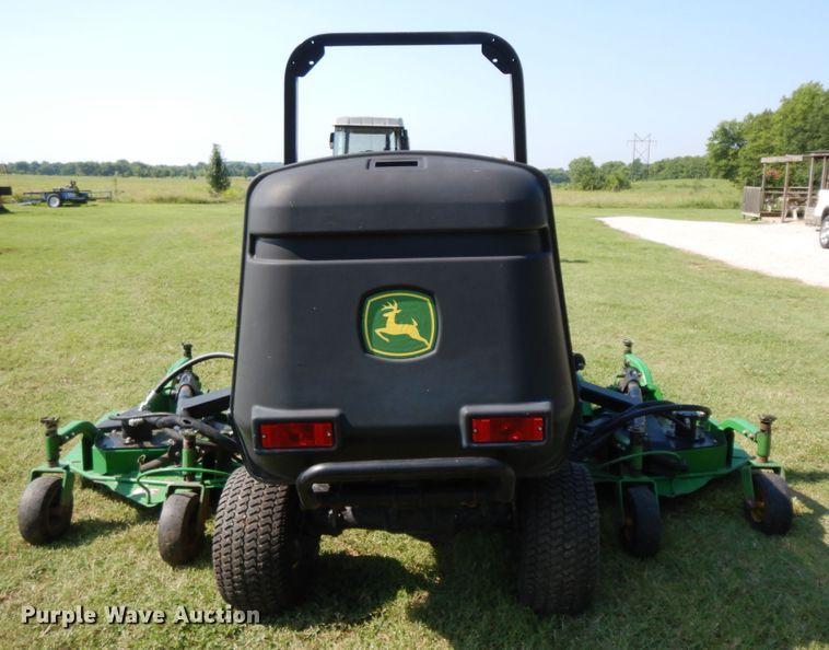 image for item HP9642 1999 John Deere 1600  commercial turf mower