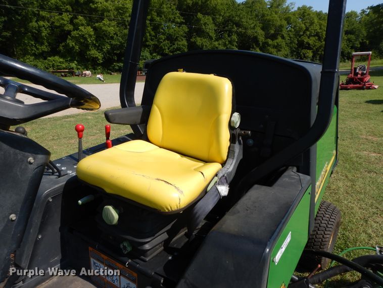 image for item HP9642 1999 John Deere 1600  commercial turf mower