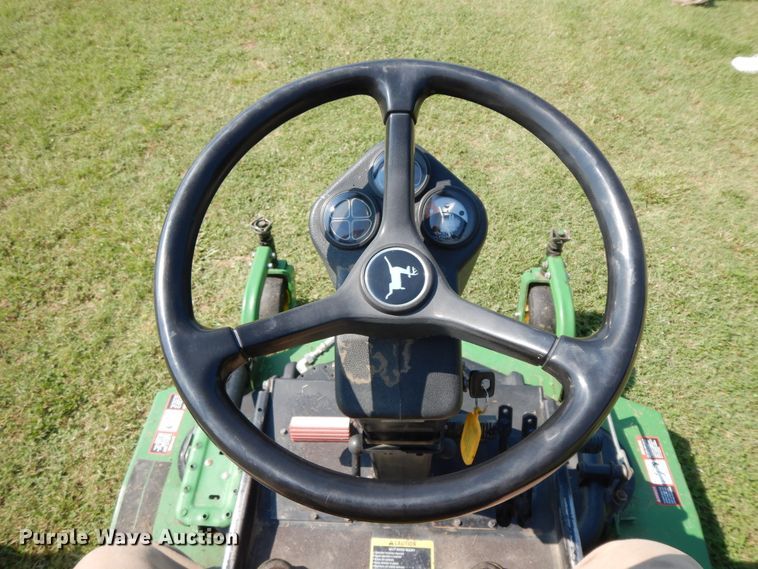 image for item HP9642 1999 John Deere 1600  commercial turf mower