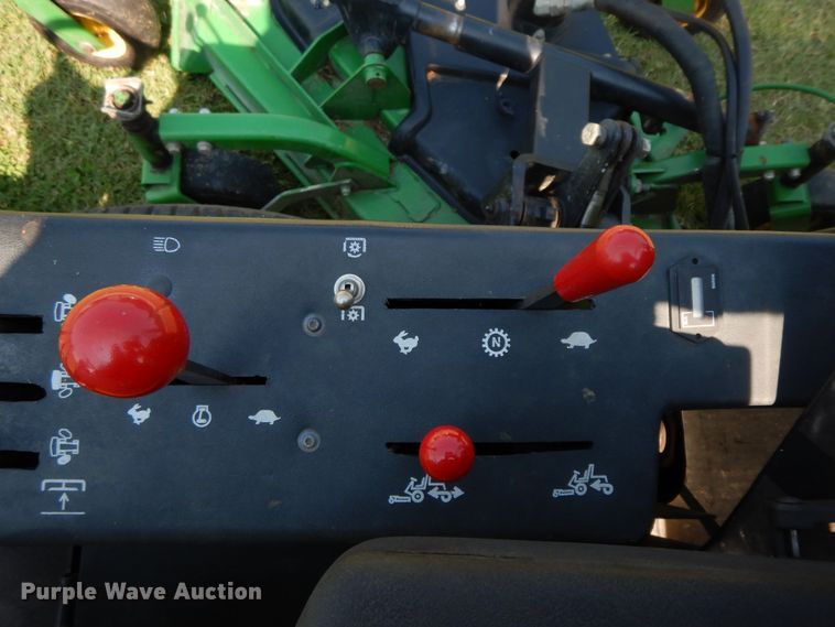 image for item HP9642 1999 John Deere 1600  commercial turf mower