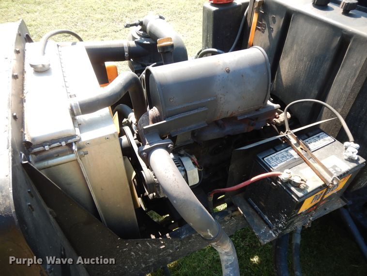 image for item HP9642 1999 John Deere 1600  commercial turf mower