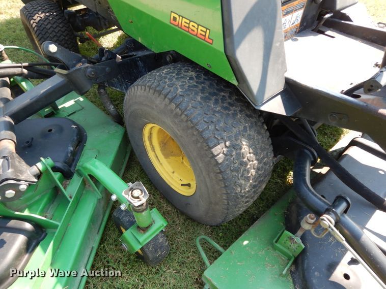 image for item HP9642 1999 John Deere 1600  commercial turf mower