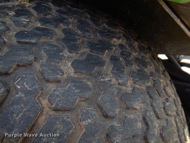 image for item HP9642 1999 John Deere 1600  commercial turf mower