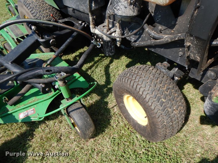 image for item HP9642 1999 John Deere 1600  commercial turf mower