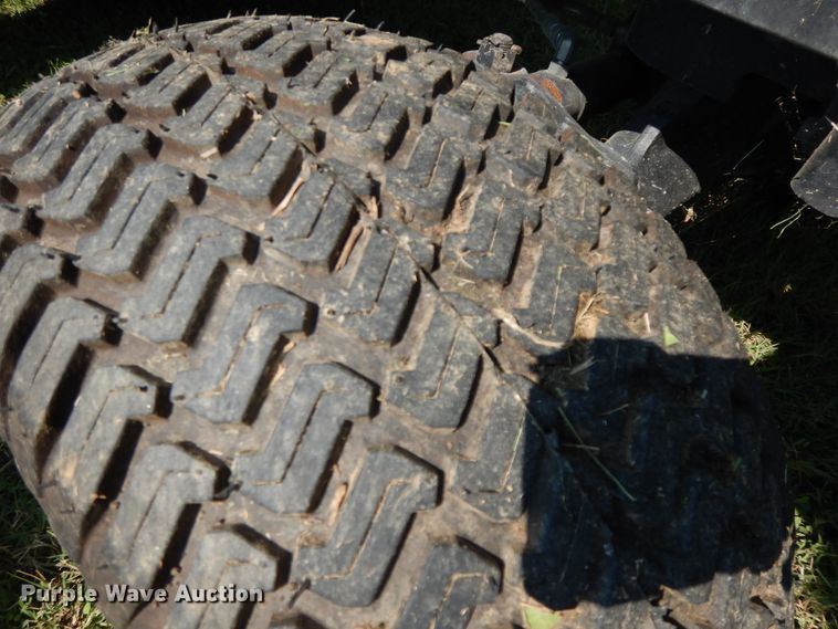 image for item HP9642 1999 John Deere 1600  commercial turf mower