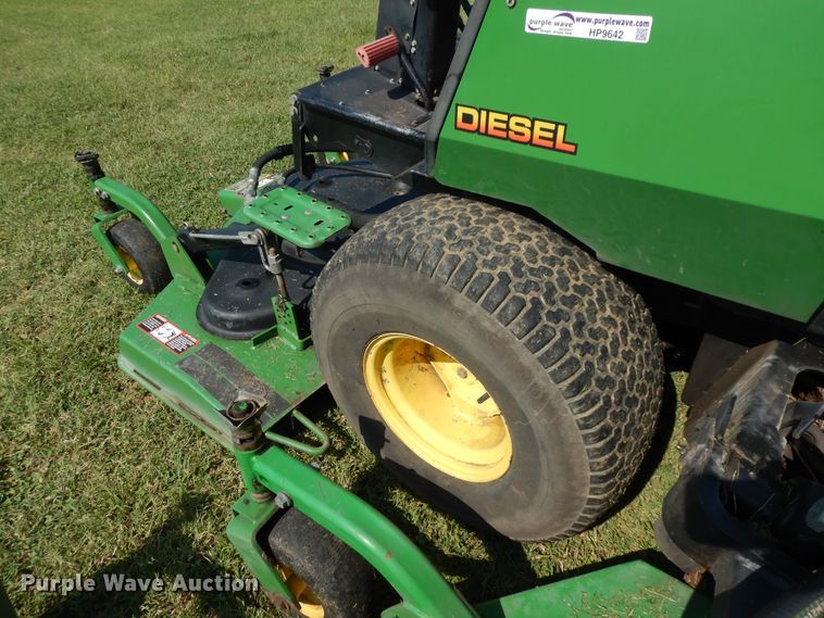 image for item HP9642 1999 John Deere 1600  commercial turf mower