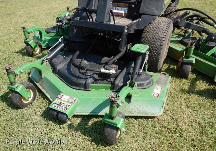 image for item HP9642 1999 John Deere 1600  commercial turf mower