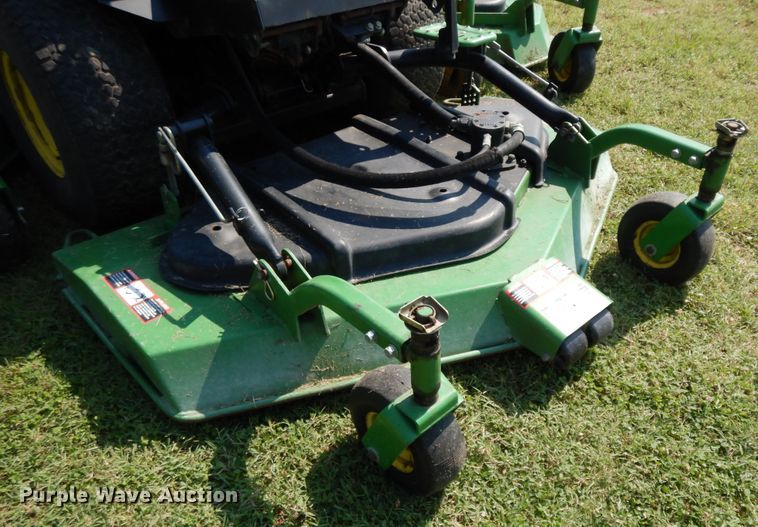 image for item HP9642 1999 John Deere 1600  commercial turf mower